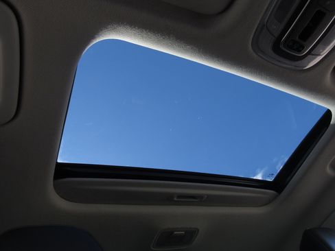 Used 2023 Hyundai Elantra Limited w/ Cargo Package image 8