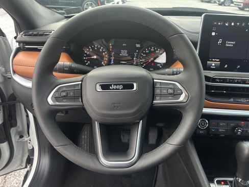 Used 2025 Jeep Compass Limited AWD/4WD image 12