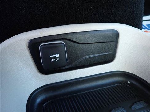 Used 2024 Chrysler Pacifica Touring-L FWD image 20