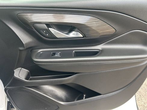 Used 2024 GMC Terrain SLE image 21