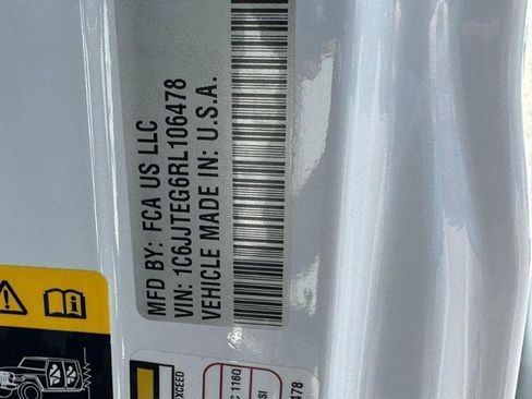 Used 2024 Jeep Gladiator Mojave w/ Technology Group image 23