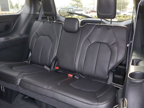New 2026 Chrysler Pacifica Select image 15