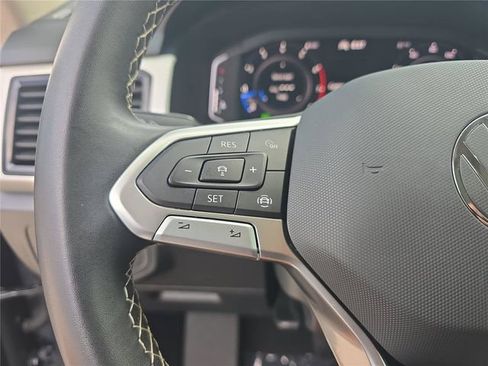 Used 2023 Volkswagen Atlas SE w/ Panoramic Sunroof Package FWD image 25