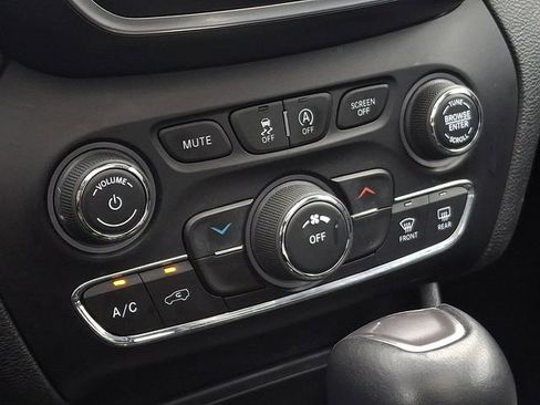 Used 2021 Jeep Cherokee Latitude Plus w/ Sun & Sound Group image 17