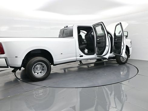 New 2026 RAM 3500 Laramie image 32