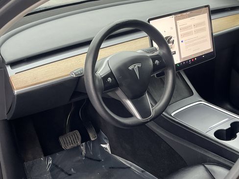 Used 2022 Tesla Model Y Long Range AWD/4WD image 17