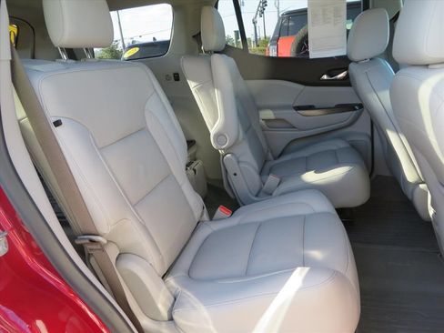 Used 2019 GMC Acadia SLT w/ LPO, Floor Liner Package image 28