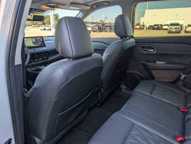 Used 2024 Nissan Rogue Platinum FWD image 26