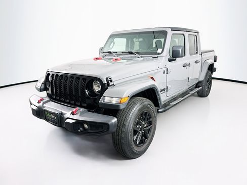 Used 2022 Jeep Gladiator Sport image 3