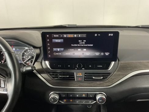 Used 2023 Nissan Altima 2.5 SV w/ SV Premium Package FWD image 13
