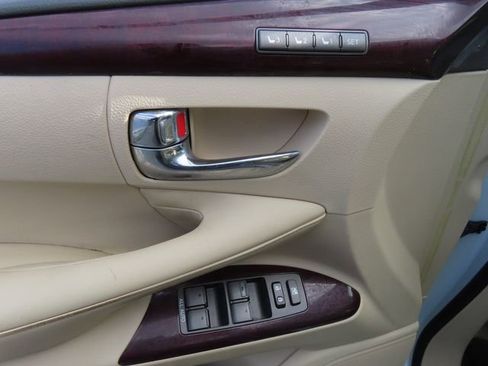 Used 2013 Lexus LX 570 4WD image 22