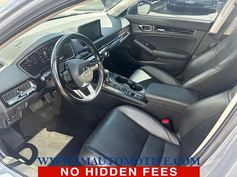 Used 2022 Honda Civic Touring image 2