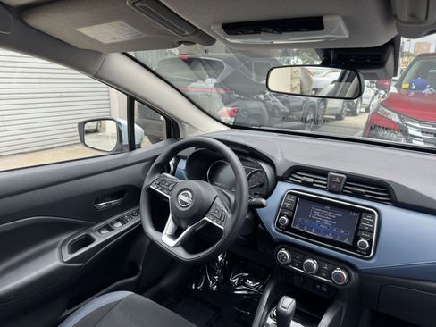 Used 2025 Nissan Versa SV FWD image 33