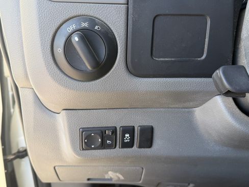 Used 2018 Nissan NV 2500 SV RWD image 11