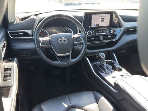 Used 2023 Toyota Highlander XLE FWD image 19
