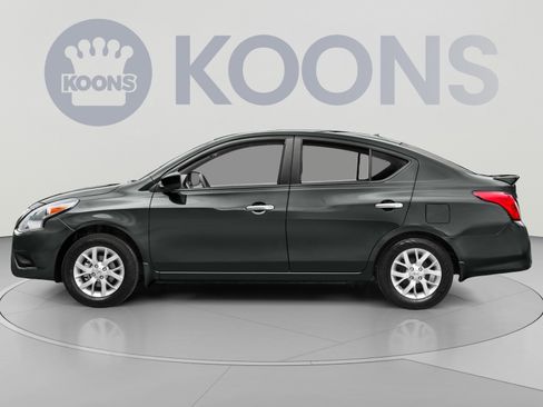 Used 2016 Nissan Versa SV w/ SV Tech Package FWD image 4