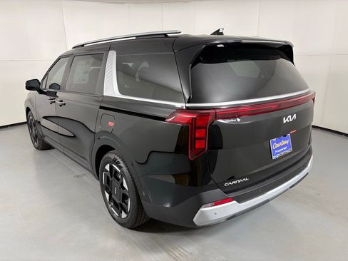 New 2026 Kia Carnival EX image 6