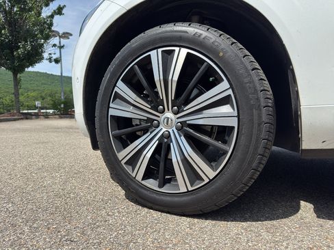 Used 2022 Volvo XC60 B5 Inscription w/ Advanced Package AWD/4WD image 4