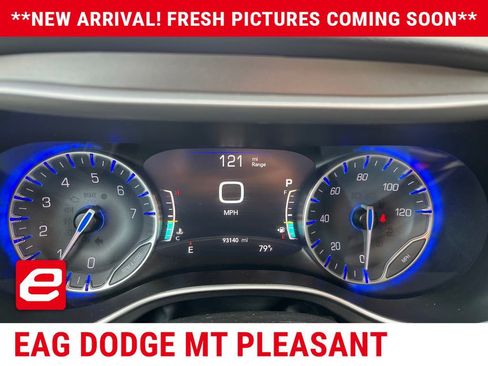 Used 2023 Chrysler Pacifica Touring-L FWD image 8