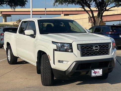 Used 2024 Nissan Frontier SV w/ Technology Package RWD image 3