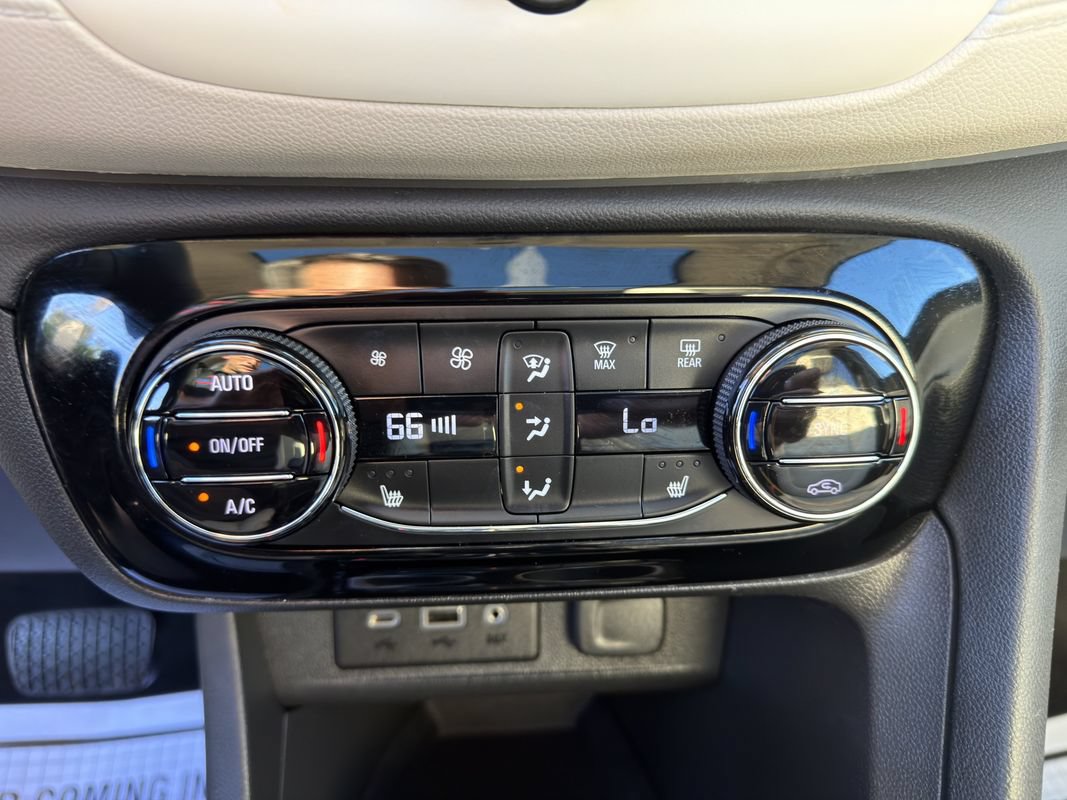 Used 2023 Buick Encore GX Essence w/ Experience Buick Package FWD image 26