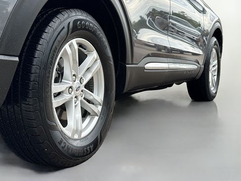 Used 2021 Ford Explorer XLT w/ Equipment Group 202A AWD/4WD image 17