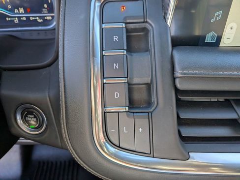 Certified 2022 Chevrolet Suburban High Country w/ Max Trailering Package image 21