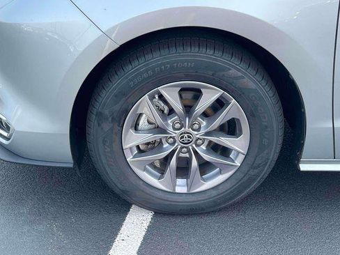 Certified 2023 Toyota Sienna XLE FWD image 7