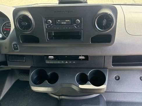 Used 2025 Mercedes-Benz Sprinter 2500 image 23