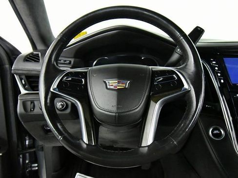 Used 2020 Cadillac Escalade Platinum image 2