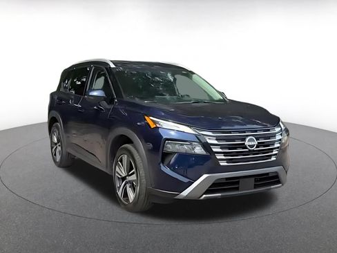 Used 2026 Nissan Rogue SL FWD image 3