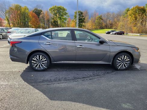 New 2025 Nissan Altima 2.5 SV image 3