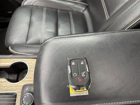 Used 2018 GMC Acadia Denali AWD/4WD image 6