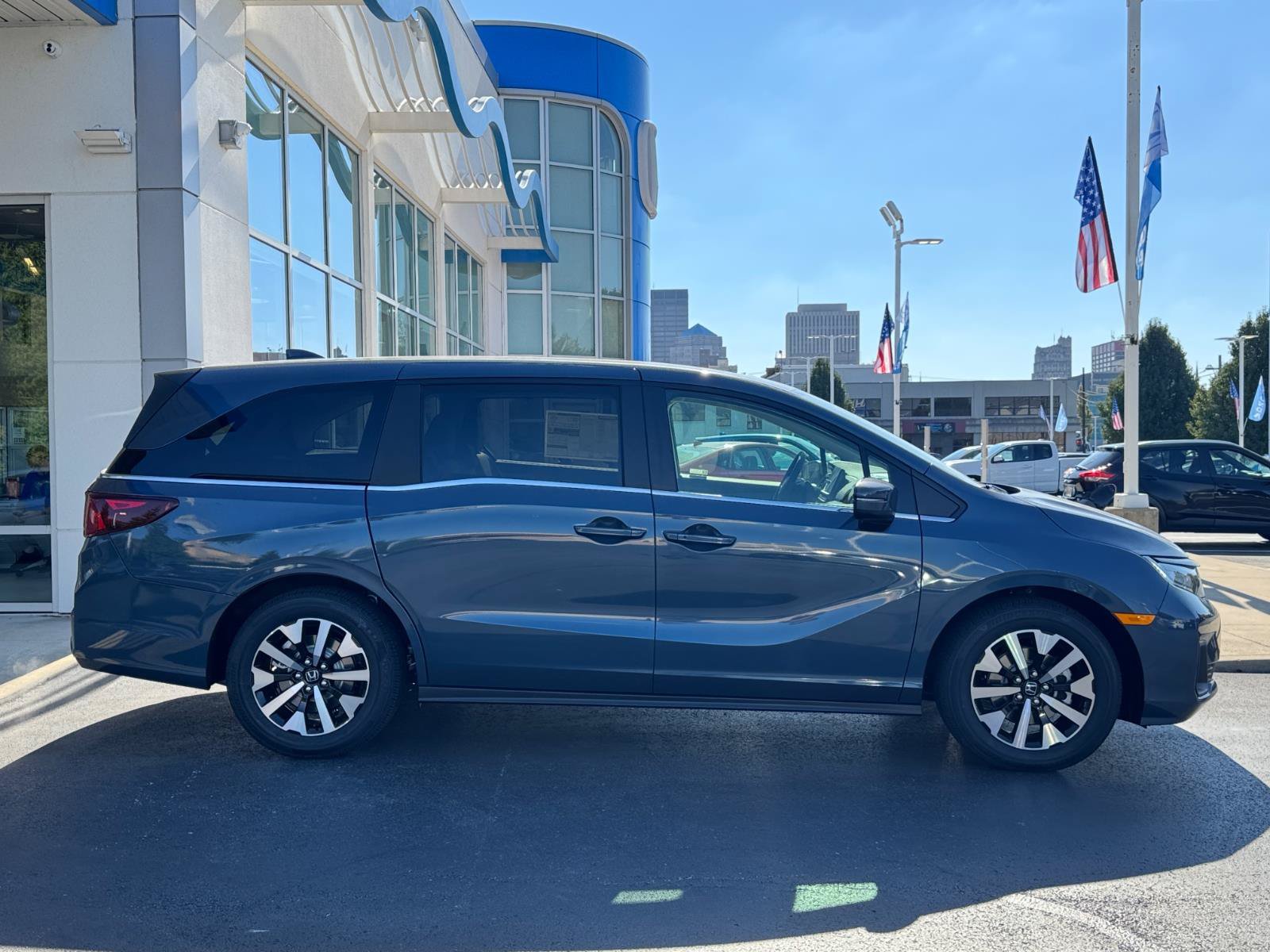 New 2027 Honda Odyssey EX-L image 2