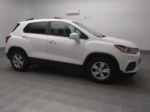 Used 2019 Chevrolet Trax LT w/ LT Convenience Package image 11