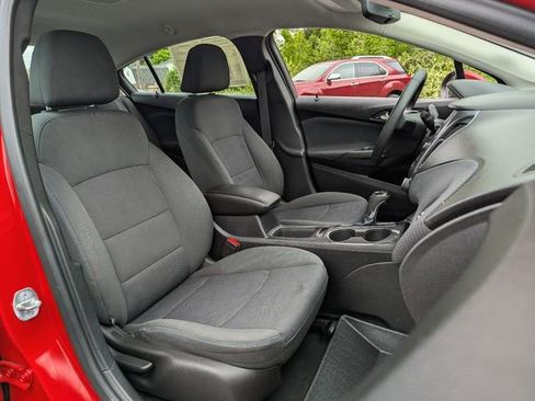 Used 2017 Chevrolet Cruze LT w/ Convenience Package FWD image 31