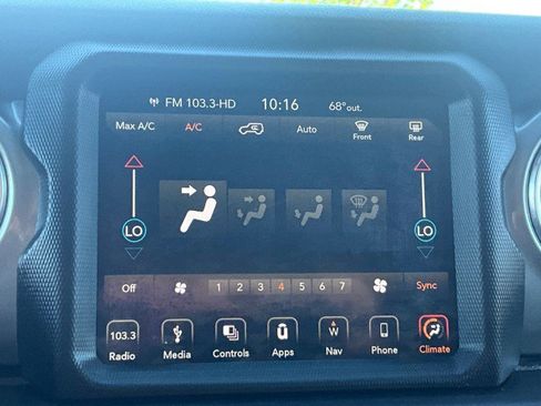 Used 2019 Jeep Wrangler Unlimited Sahara w/ Uconnect 4C Nav & Sound Group AWD/4WD image 19