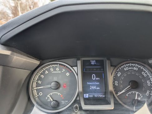 Certified 2017 Toyota Tacoma TRD Sport w/ Tow Package (A/T) image 21