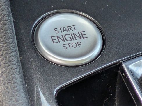 Used 2023 Volkswagen Tiguan SE w/ Panoramic Sunroof Package image 27