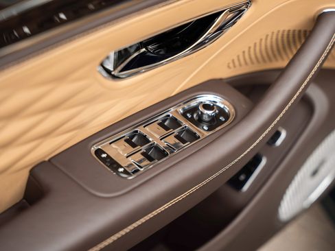 Used 2023 Bentley Flying Spur W12 image 17