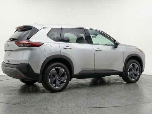 Used 2025 Nissan Rogue SV AWD/4WD image 9