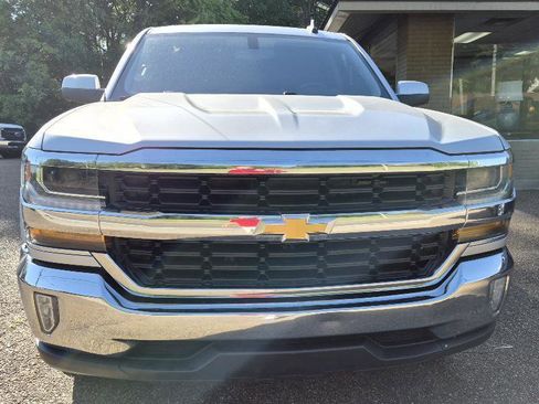 Used 2019 Chevrolet Silverado 1500 LT w/ Texas Edition image 4