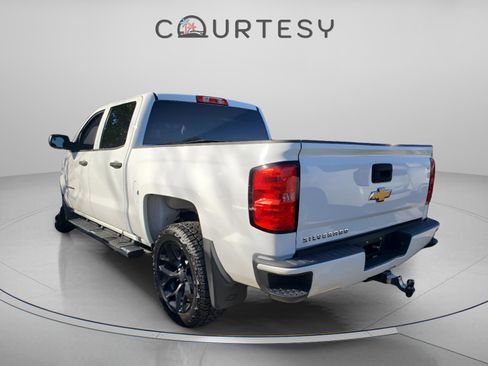 Used 2018 Chevrolet Silverado 1500 Custom w/ Custom Value Package image 2