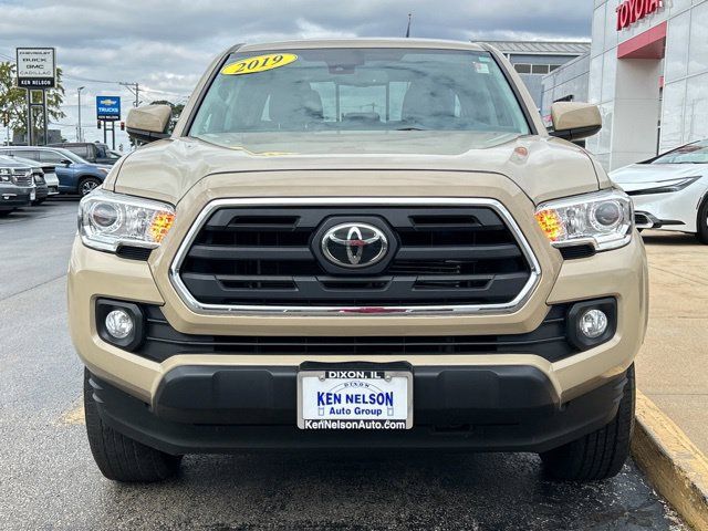 Used 2019 Toyota Tacoma SR5 AWD/4WD image 2