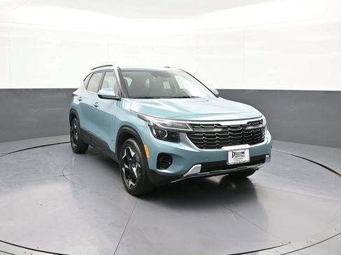 Used 2025 Kia Seltos EX w/ EX Sunroof Package AWD/4WD image 3