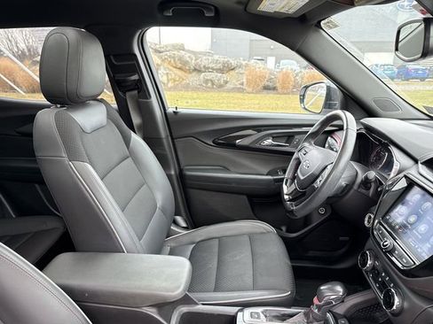 Used 2021 Chevrolet TrailBlazer RS w/ Sun and Liftgate Package image 12