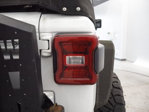 Used 2023 Jeep Wrangler Unlimited Rubicon w/ LED Lighting Group AWD/4WD image 17