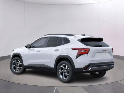 New 2026 Chevrolet Trax LT w/ Driver Confidence Package FWD image 3