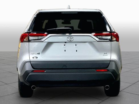 Used 2023 Toyota RAV4 LE AWD/4WD image 5