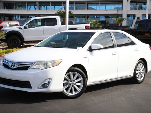 Used 2014 Toyota Camry XLE w/ Leather Package FWD image 1
